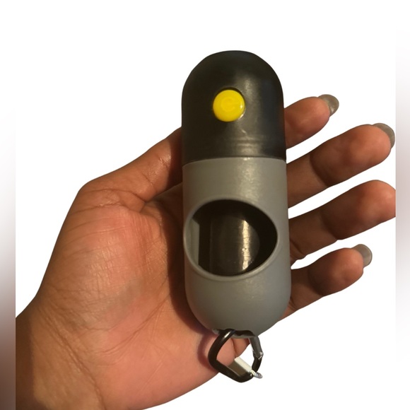 Adventure Bundle Essentials, poop bag dispenser flashlight dog treats keychain - Picture 6 of 11